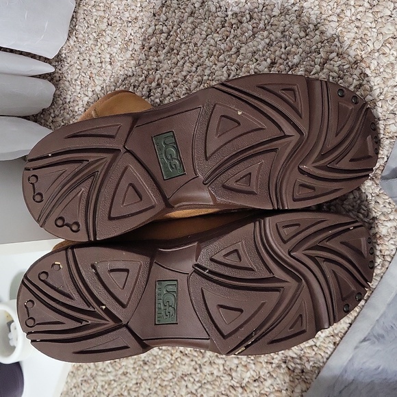 UGG ultimate short boots in Chestnut. - Picture 5 of 7